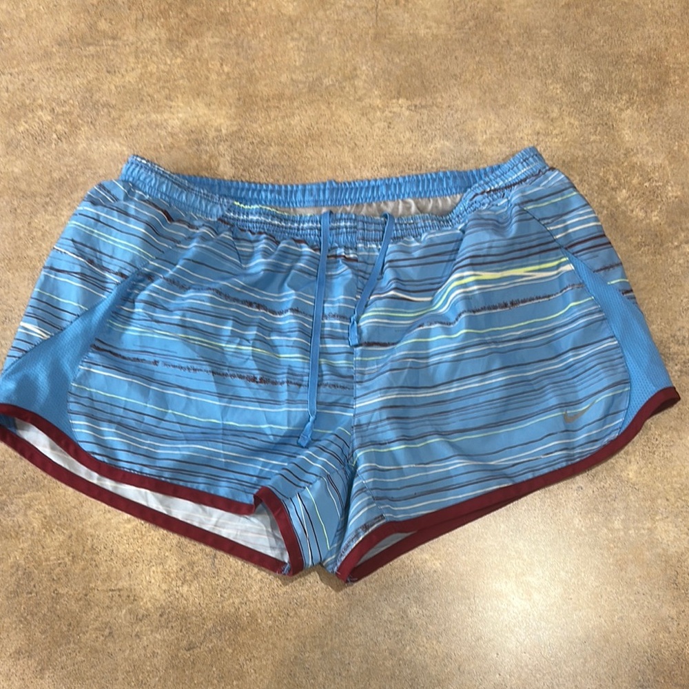 Women’s Nike shorts size medium they do have built-in panties and a drawstring